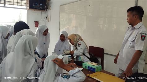 Cek Darah Oleh Puskesmas Lubuk Buaya Di Sma N Padang Sma Negeri