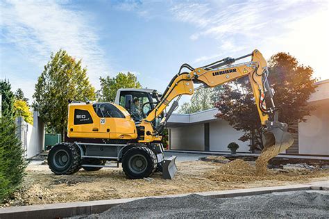 Liebherr Presents New Compact Wheeled Excavators Which Comply With