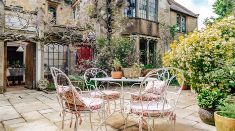 Fragrant Wisterias | United Kingdom - Venue Report