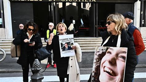 Strage Viareggio La Protesta Dei Familiari Delle Vittime Dopo