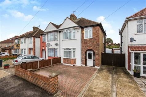 3 Bedroom Semi Detached House For Sale In Hogarth Gardens Hounslow