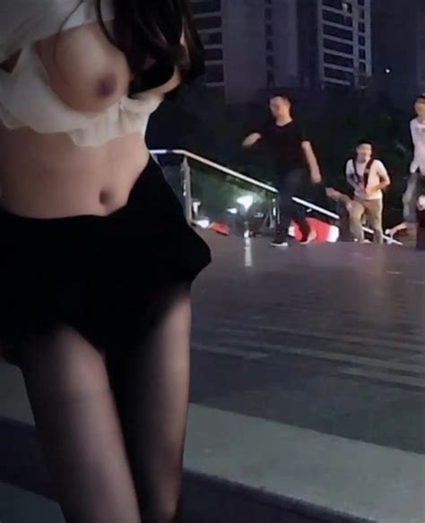 Chinese Exhibitionist Public Flashing Big Ass Porn Xhamster