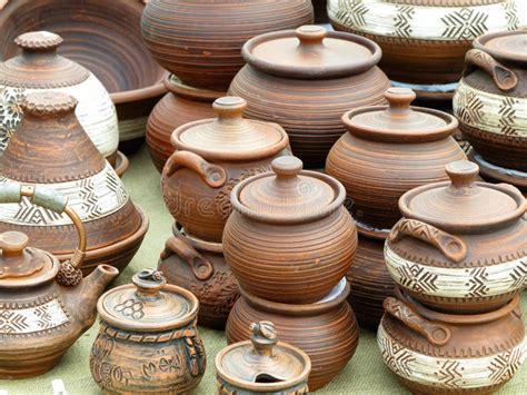 Old Brown Clay Ceramic Pottery Retro Handmade Vases Foto De Stock