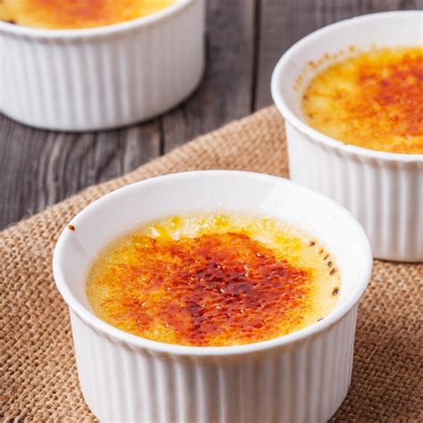 Premium Photo Creme Brulee Traditional French Vanilla Cream Dessert