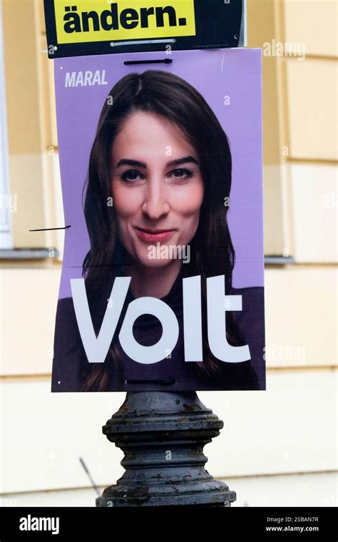 Maral Koohestanian Volt Wahlplakat Zur Bundestagswahl