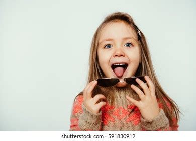 Little Girl Sunglasses Stock Photo 591830912 | Shutterstock