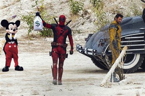 Ryan Reynolds Vaza Fotos Com Mickey E Predador No Set De Deadpool 3