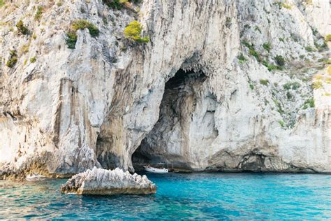 Capri: Island Boat Trip With Grottos