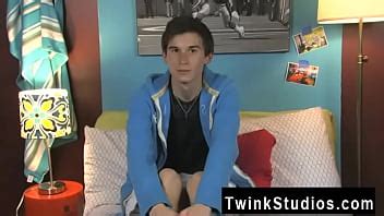 Gay Fuck Skyelr Bleu Is On Camera Giving An Interview And He S XNXX