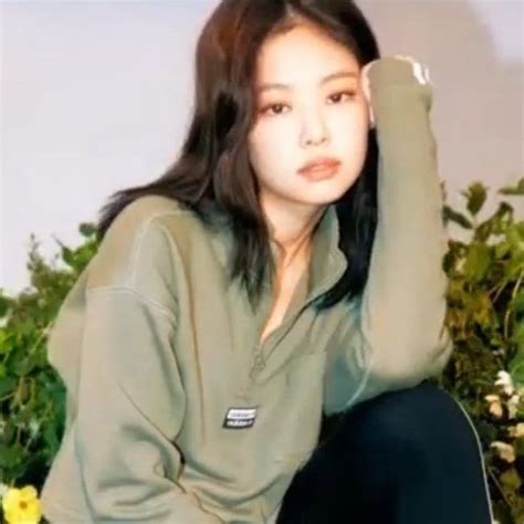 Jennie Hourly On Twitter Kim Jennie Blackpink Jennie Kim