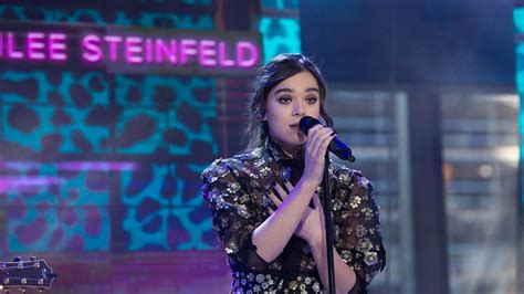 Hailee Steinfeld Starving Lyrics