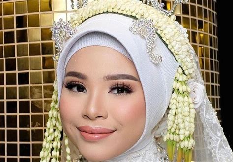 Rahasia Tampil Memukau Di Hari Pernikahan Peran Penting Make Up Artist