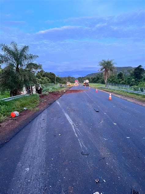 Homem Morre V Tima De Colis O Frontal Entre Caminh O E Carro Na Rodovia