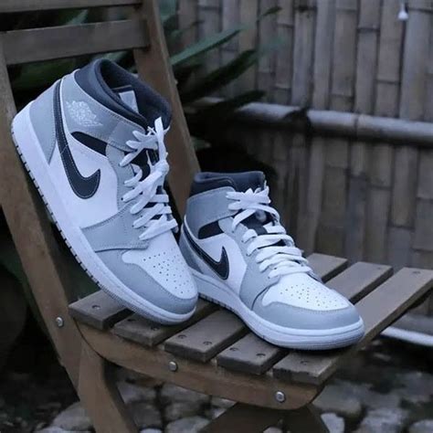 Giày Thể Thao Nike Air Jordan 1 Mid ‘light Smoke Grey 554724 078 Màu