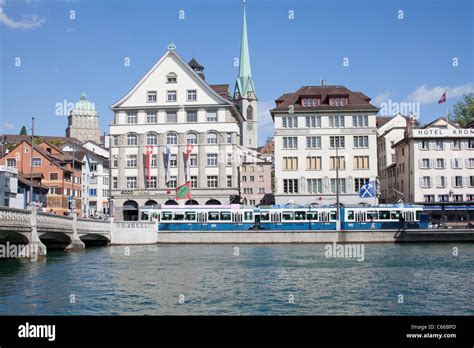 Limmat River old town houses Zürich Switzerland Stock Photo Alamy