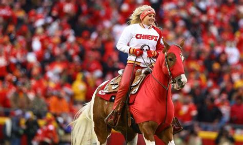 Kansas City Chiefs Mobile: Susie and Warpaint during the game between ...