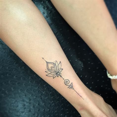 40 Idées De Tatouage Fleur De Lys Et Son Signification Mode Et Beauté