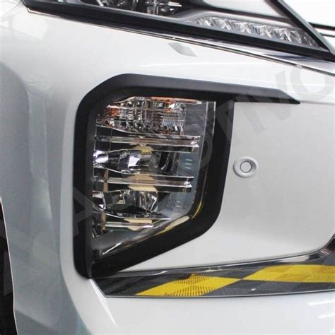 Ce Garnish Lampu Depan Pajero Garnish Depan Mobil