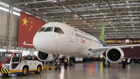 La Chine présente le C919 son premier avion commercial Radio Canada