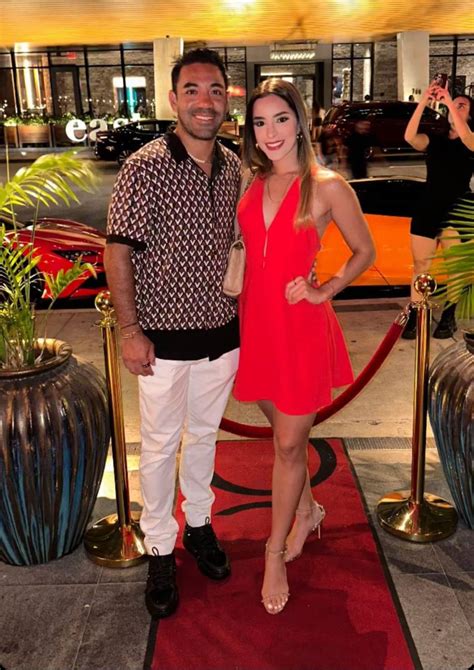 Disfrutan Alexa Méndez y Marco Fabián su relación amorosa