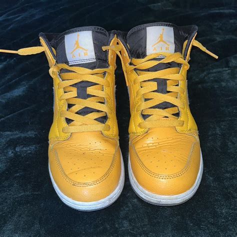 Yellow and black Jordan 1s Size 6.5 youth - Depop