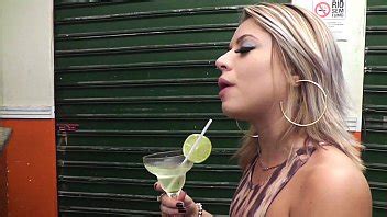 Recogiendo A La Rubia Caliente En Un Bar XVIDEOS