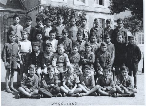 Photo De Classe PHOTO DE CLASSE A LA CHAUME AVEC INSTITUTEUR Mr