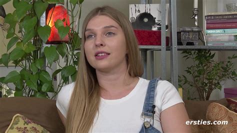 Ersties Sexy Blonde Babe Gets Herself Off Shooshtime