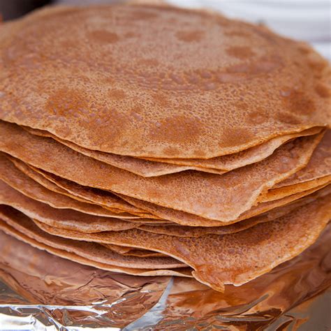 crêpes à la farine de châtaigne et au lait végétal aux noisettes sans