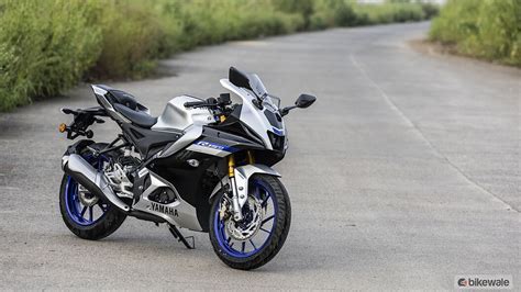 Yamaha R15 V4 Rear Reflex Reflector Image – BikeWale