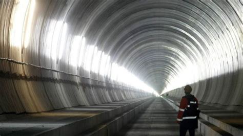 Inauguran El Túnel Más Largo Y Profundo Del Mundo José Cárdenas