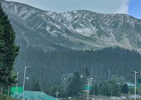 Seasons First Snowfall On Higher Reaches Rains Lash Plains Kashmir