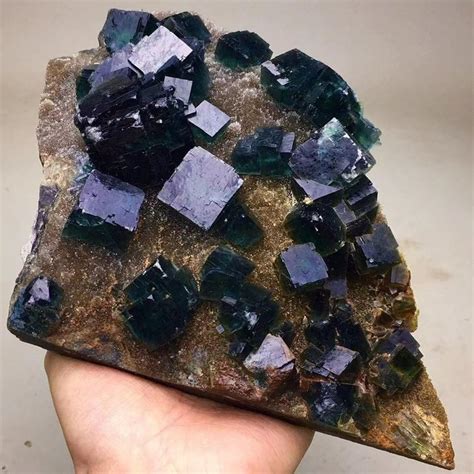 Cristalli Cubici Di Fluorite Verde Blu Su Quarzo Catawiki