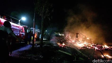 Lupa Matikan Kompor Gudang Dan Truk Di Maron Probolinggo Ludes Terbakar