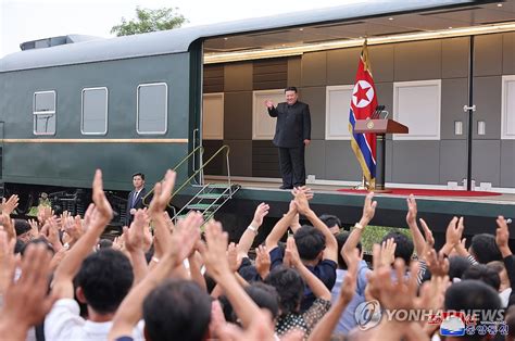 김정은 의주군 수해지역 방문 연합뉴스