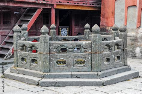 Ancient Chinese Architecture: Close-up of Temple Architecture in Wudang ...