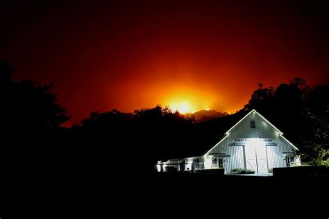 Destrucción Total Y Cientos De Personas Evacuadas Por Los Incendios