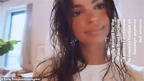 Pregnant Emily Ratajkowski Goes FULLY NUDE To Show Off Her Burgeoning Baby Belly At 33 Weeks