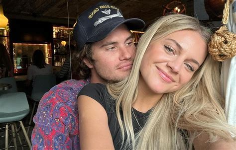 Kelsea Ballerini Boyfriend Chase Stokes Cutest Moments Photos