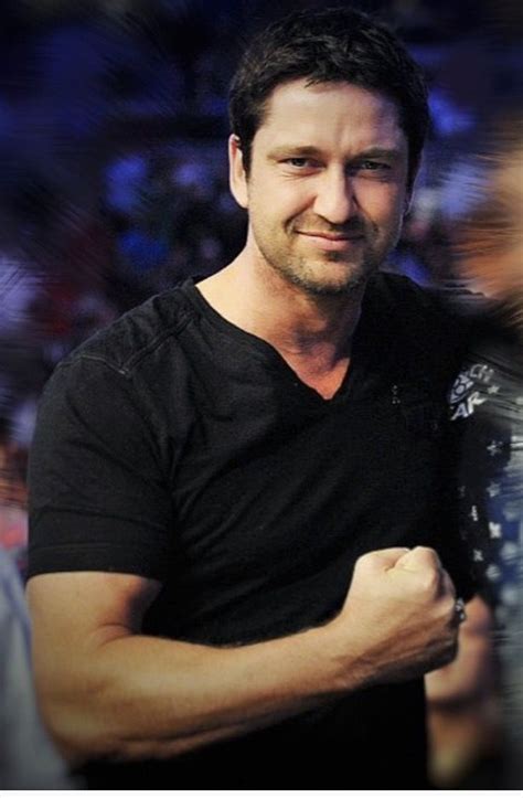 Pin By Liz Newburn On Gerard Butler Fabulous Fantastic Gerard Butler Hot Actors Sexy Men