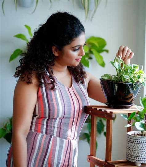 Hot Sexy Aswathy Sreekanth Bikini Pics