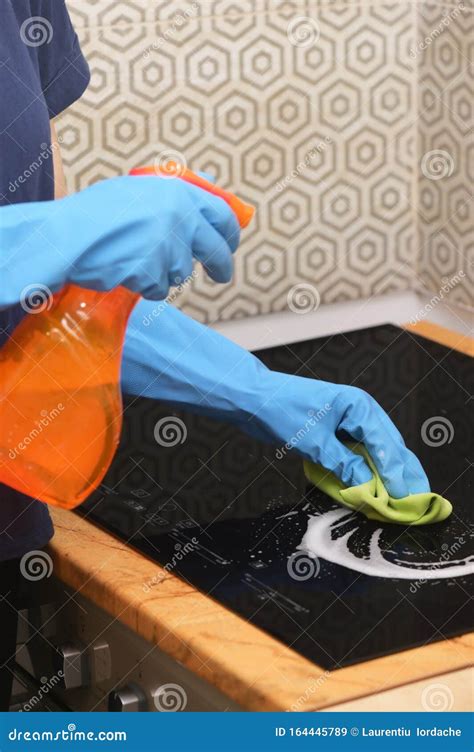 Woman Hands Cleaning a Modern Induction Hob Stock Image - Image of dirty, oven: 164445789