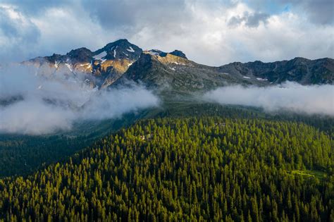 Hiking in Swiss (Valais) : r/CampingandHiking