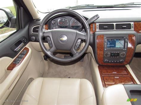 2007 Chevrolet Tahoe LTZ Light Cashmere/Ebony Dashboard Photo #54487479 ...