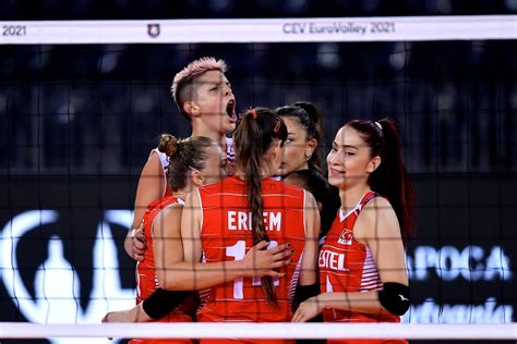 Ebrar Karakurt kimdir kaç yaşında A Milli Kadın Voleybol Takımı