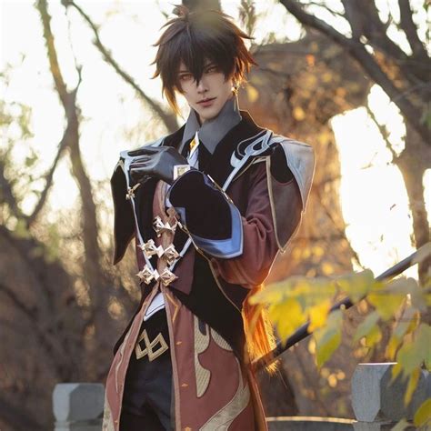 Чжун Ли | Male cosplay, Cosplay, Best cosplay