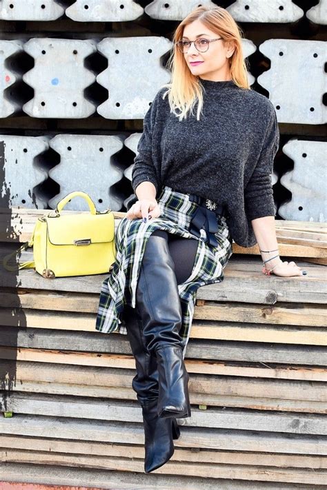 Pin by Christian Wexeler on i like it.... | Fashion, Skirts with boots ...