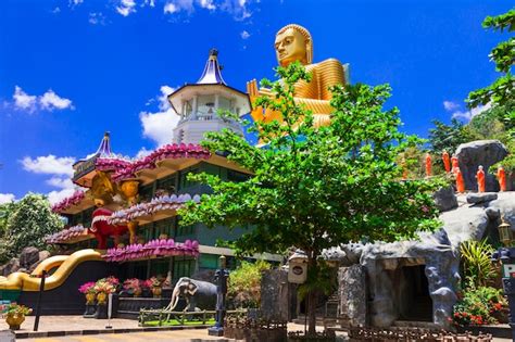 Premium Photo | Golden temple in dambulla