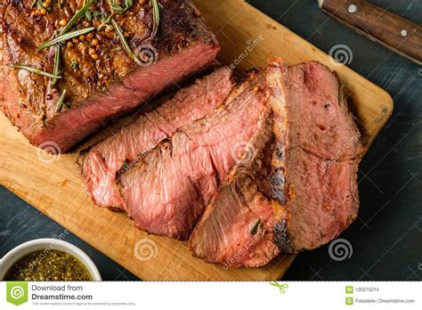 Carne Assada Cortada Na Placa De Corte Vegetais Grelhados Alto Foto