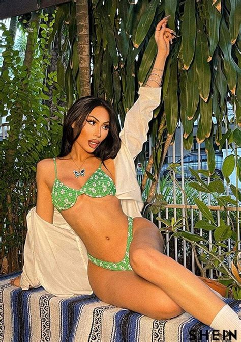 SHEIN Swim Mod Floral Smocked Underwire Bikini Swimsuit SHEIN UK